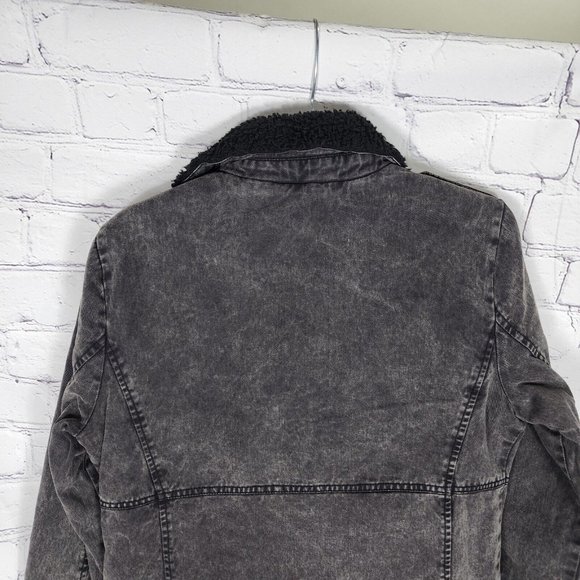Levi's Women's Size M Black Acid Washer Denim Belted Sherpa Moto Jacket - Picture 9 of 12